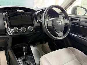 Седан Toyota Corolla Axio 2017 года, 980000 рублей, Ачинск