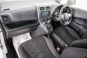 Хетчбэк Toyota Ractis 2011 года, 729000 рублей, Красноярск
