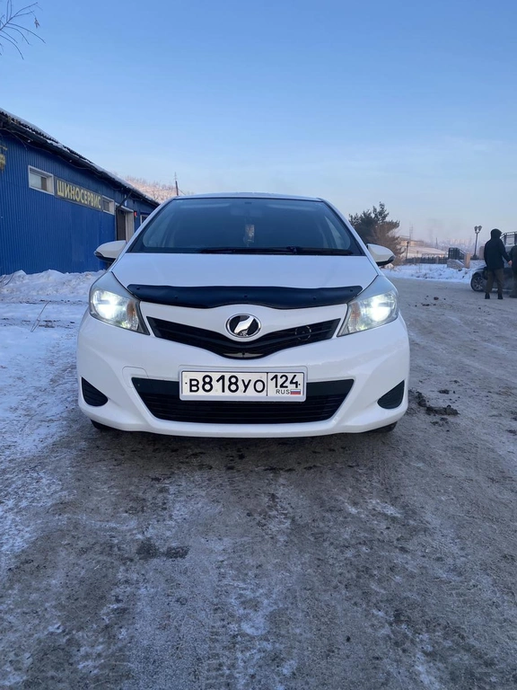 Хетчбэк Toyota Vitz 2013 года, 800000 рублей, Красноярск