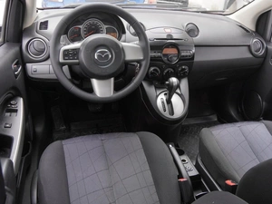 Хетчбэк Mazda 2 2011 года, 855000 рублей, Волгоград