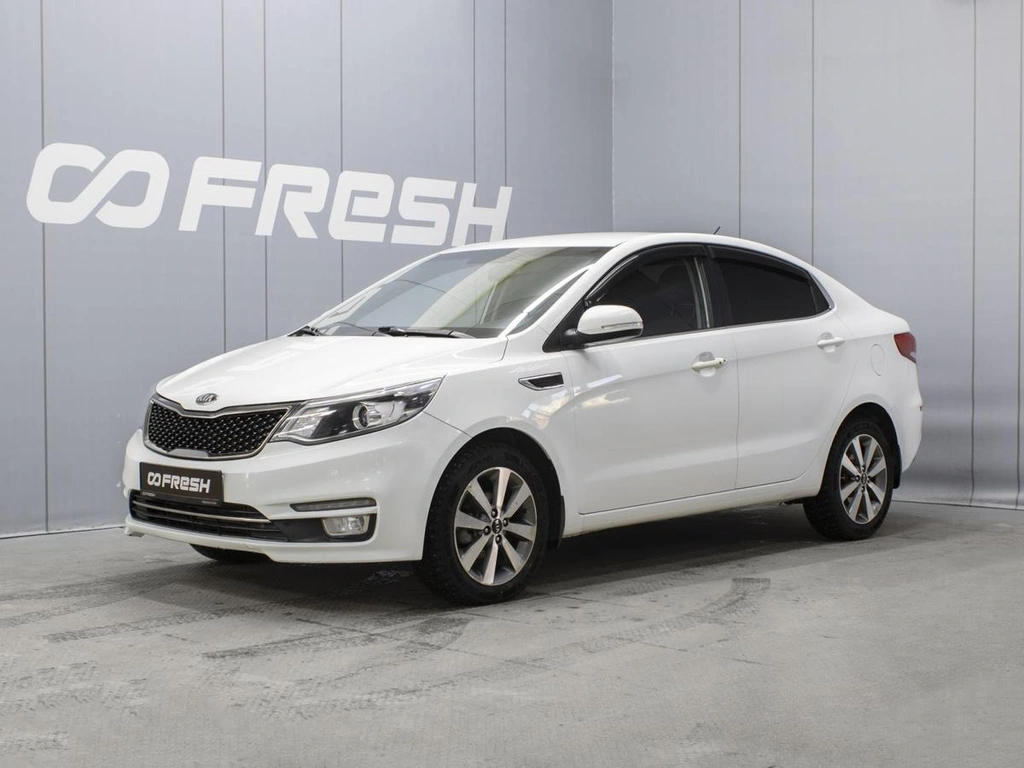 Седан Kia Rio 2015 года, 915000 рублей, Омск