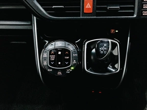 Минивэн Toyota Esquire 2016 года, 1699000 рублей, Красноярск