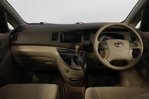 Минивэн Toyota Isis 2012 года, 1389000 рублей, Новосибирск