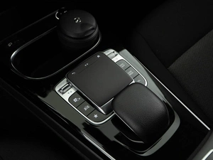 Хетчбэк Mercedes-benz A-класс 2018 года, 2098999 рублей, Москва