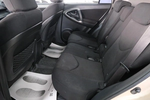 Внедорожник Toyota RAV4 2010 года, 1599000 рублей, Омск