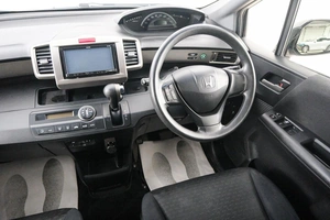 Минивэн Honda Freed 2013 года, 1049000 рублей, Красноярск