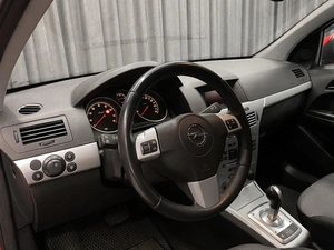 Хетчбэк Opel Astra 2011 года, 650000 рублей, Красноярск