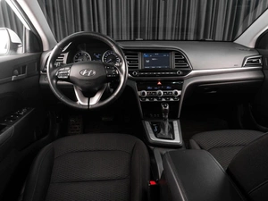 Седан Hyundai Elantra 2019 года, 1649000 рублей, Тюмень