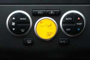 Седан Nissan Tiida 2005 года, 369000 рублей, Омск