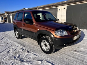 Внедорожник Chevrolet Niva 2018 года, 750000 рублей, Красноярск