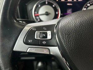 Внедорожник Volkswagen Touareg 2018 года, 3975000 рублей, Красноярск