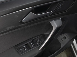 Внедорожник Volkswagen Tiguan 2018 года, 2160000 рублей, Омск