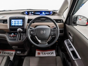 Минивэн Honda Freed 2022 года, 2000000 рублей, Красноярск