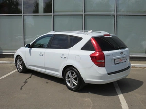 Хэтчбек Kia Ceed 2011 года, 890000 рублей, Брянск