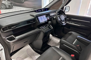 Минивэн Honda Stepwgn Spada 2015 года, 1897000 рублей, Красноярск