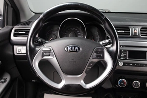 Седан Kia Rio 2016 года, 1039000 рублей, Оренбург