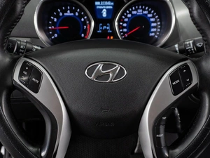 Седан Hyundai Elantra 2012 года, 989000 рублей, Тюмень