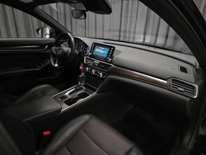 Седан Honda Accord 2018 года, 1879000 рублей, Красноярск
