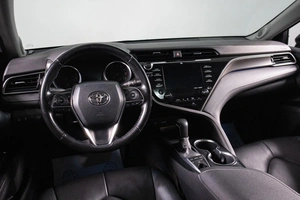 Седан Toyota Camry 2020 года, 2799000 рублей, Сургут