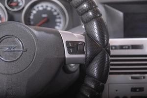 Седан Opel Astra 2011 года, 669000 рублей, Томск