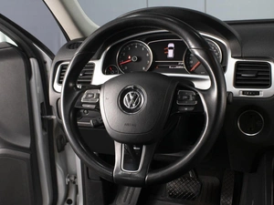 Внедорожник Volkswagen Touareg 2014 года, 2390000 рублей, Омск