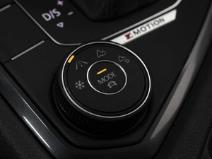 Внедорожник Volkswagen Tiguan 2018 года, 3390000 рублей, Омск