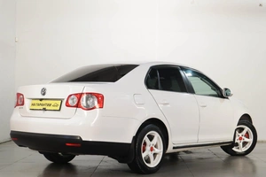 Седан Volkswagen Jetta 2010 года, 849000 рублей, Челябинск