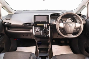 Минивэн Toyota Wish 2014 года, 1579000 рублей, Челябинск