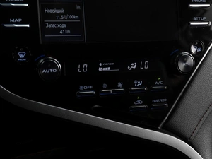 Седан Toyota Camry 2018 года, 3021000 рублей, Тюмень