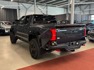 Пикап Toyota Tacoma 2024 года, 9490000 рублей, Павловская Слобода