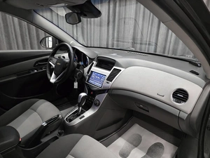Седан Chevrolet Cruze 2010 года, 635000 рублей, Красноярск