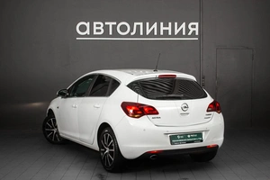 Хетчбэк Opel Astra 2010 года, 635000 рублей, Красноярск