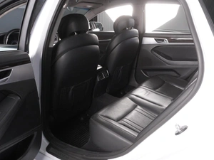 Седан Hyundai Genesis 2015 года, 2035000 рублей, Красный Пахарь