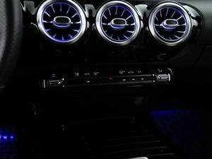 Седан Mercedes-benz CLA-класс 2019 года, 3298999 рублей, Москва