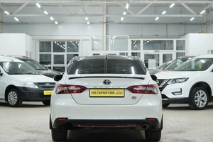 Седан Toyota Camry 2021 года, 2799000 рублей, Омск