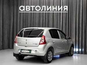 Хетчбэк Renault Sandero 2011 года, 700000 рублей, Красноярск