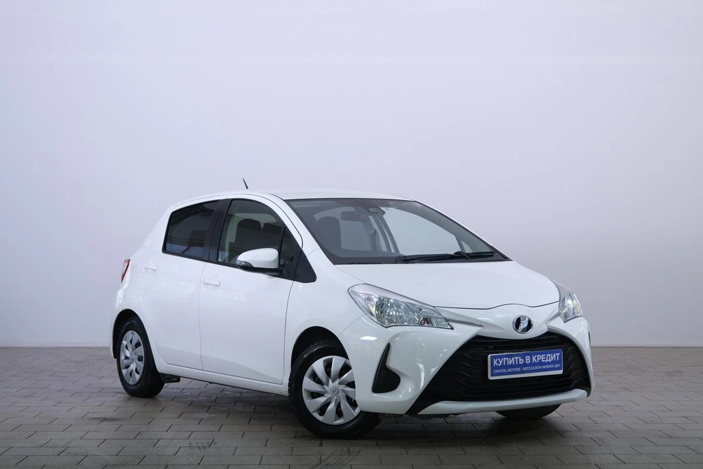 Хетчбэк Toyota Vitz 2019 года, 1069000 рублей, Омск