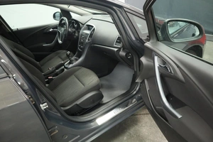 Седан Opel Astra 2013 года, 1030000 рублей, Курск