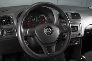 Седан Volkswagen Polo 2016 года, 860000 рублей, Омск