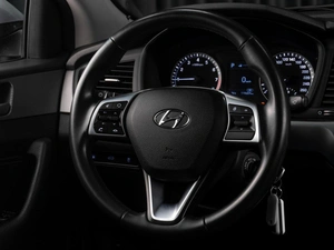 Седан Hyundai Sonata 2019 года, 1749000 рублей, Тюмень