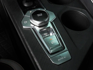 Лифтбек Changan UNI-V 2024 года, 2098000 рублей, Красный Пахарь