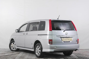 Минивэн Toyota Isis 2009 года, 1109000 рублей, Кемерово