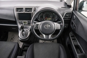Хетчбэк Toyota Ractis 2011 года, 849000 рублей, Красноярск