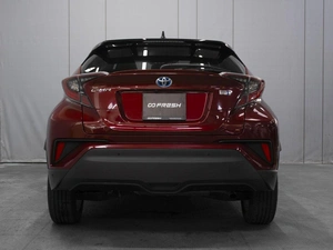 Внедорожник Toyota C-HR 2018 года, 2400000 рублей, Омск