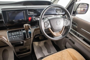 Минивэн Honda Stepwgn 2015 года, 1939000 рублей, Барнаул