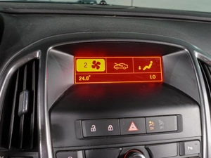Универсал Opel Astra 2011 года, 899000 рублей, Воронеж