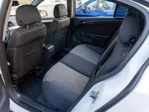 Седан Opel Astra 2011 года, 729000 рублей, Саратов