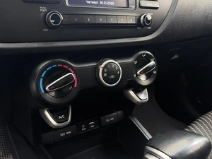 Хетчбэк Kia Rio X-Line 2018 года, 1850000 рублей, Орёл