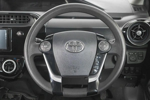 Хетчбэк Toyota Aqua 2018 года, 1299000 рублей, Кемерово