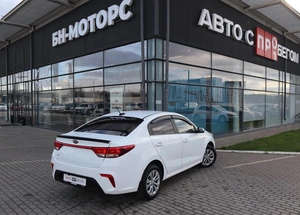 Седан Kia Rio 2017 года, 1200000 рублей, Мирное